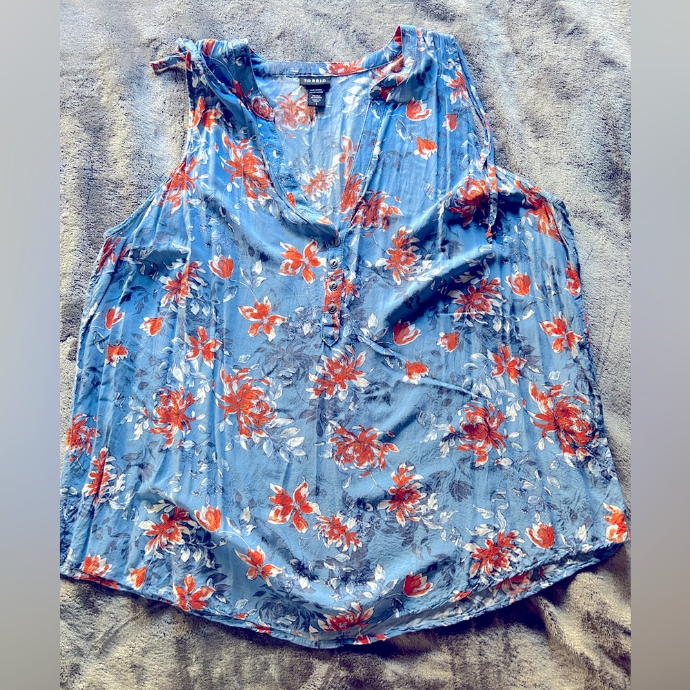 Sleeveless button up